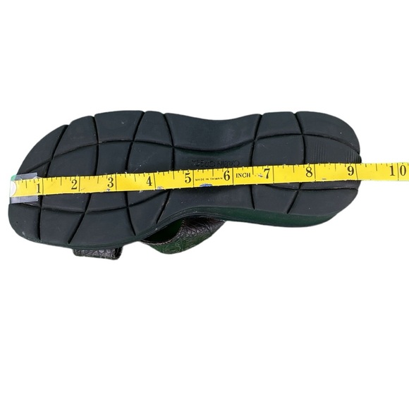 Cabin Creek Black Chunky Thong Sandal - Picture 14 of 16